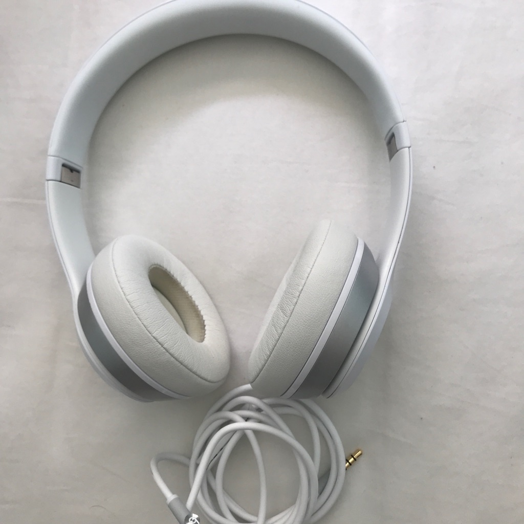 White Wireless/Bluetooth Beat Solo